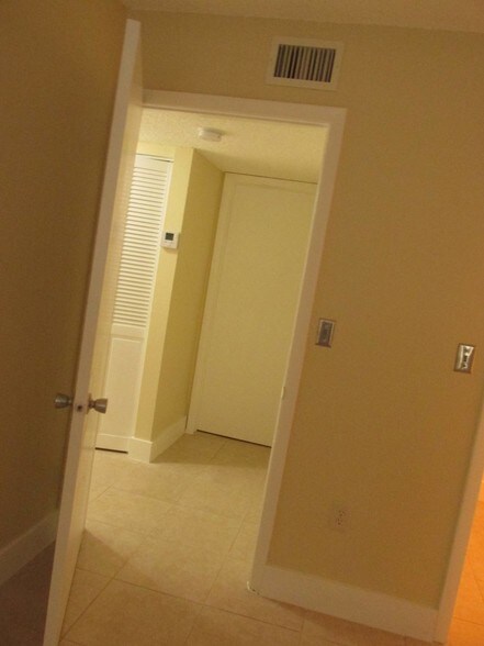 Building Photo - 7423 SW 152nd Ave