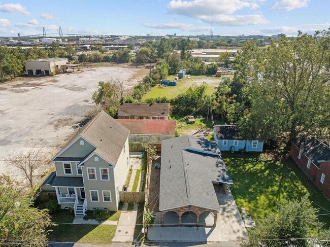 Building Photo - Charming Single-Family Home