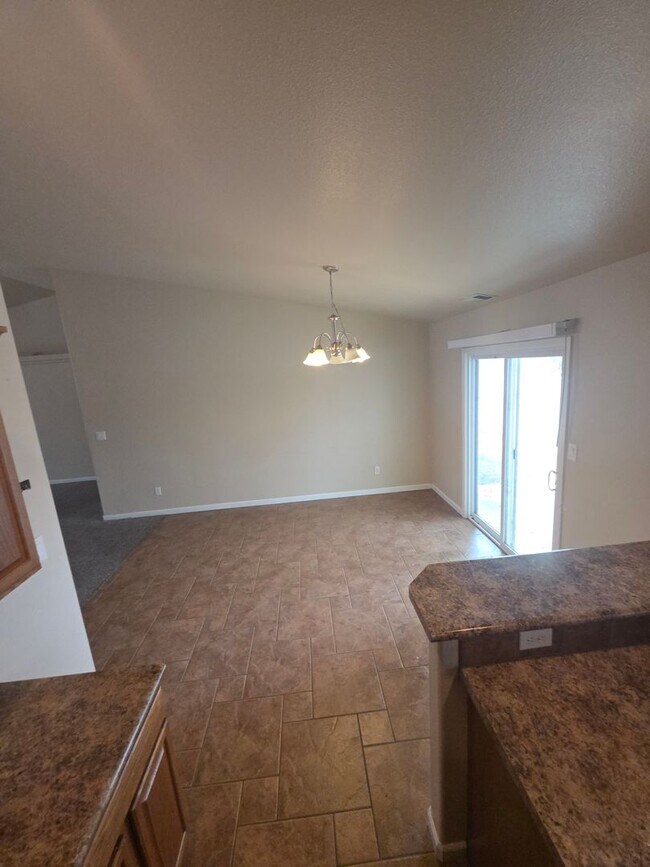 Building Photo - 3018 Oakwood Dr