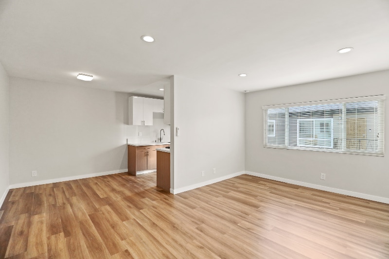 Building Photo - 1352 W 36th St