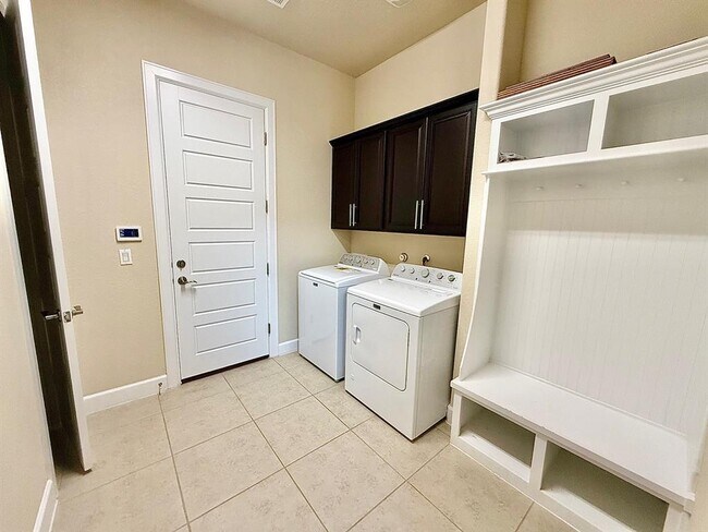 Building Photo - 9605 Brians Path