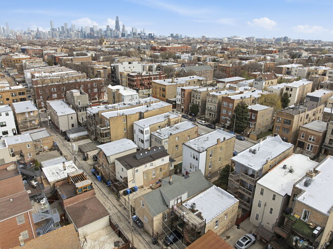 Building Photo - 2618 W Augusta Blvd