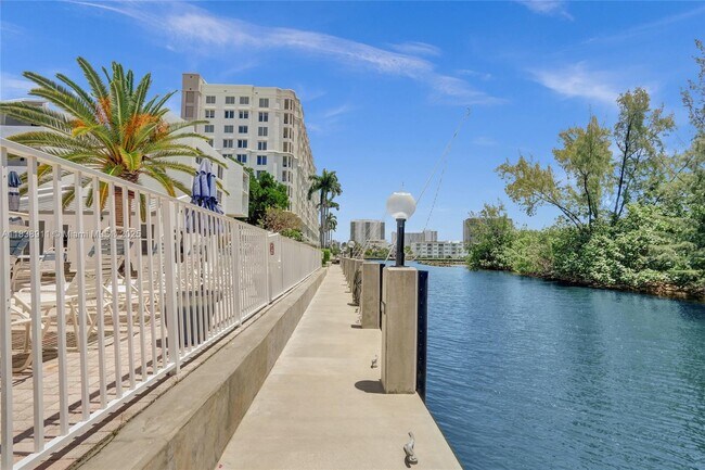 Building Photo - 2840 NE 14th Street Causeway