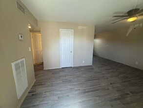 Building Photo - 4360 Twin View Cir