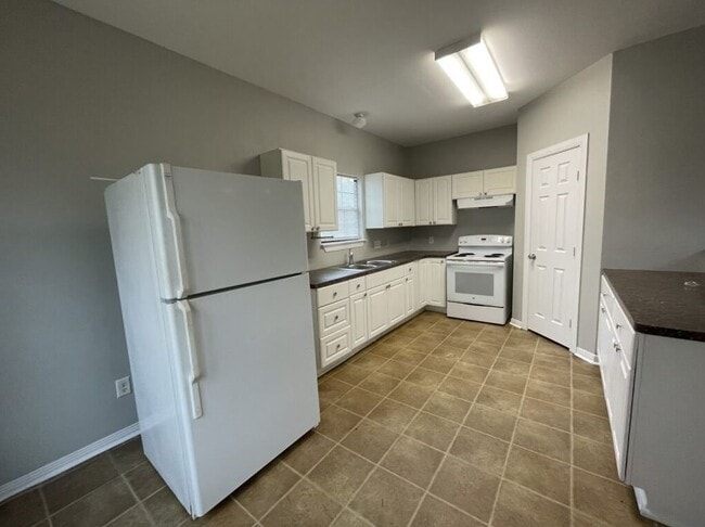 Building Photo - 3118 Barberry Dr