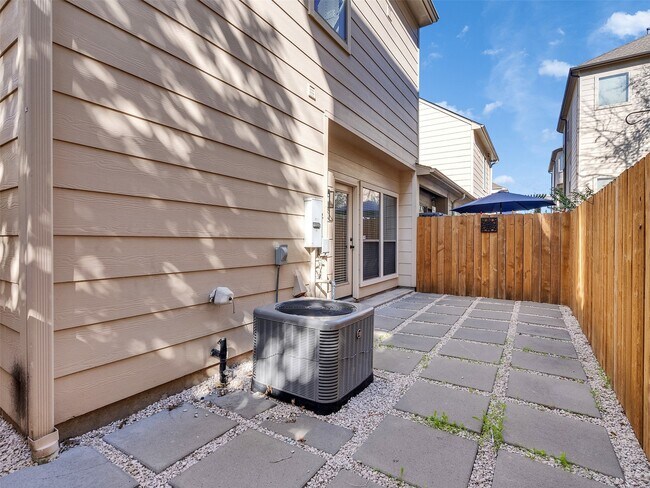 Building Photo - 3802 Center St