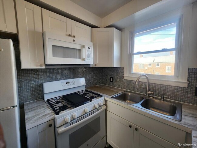 Building Photo - 20248 Schaefer Hwy