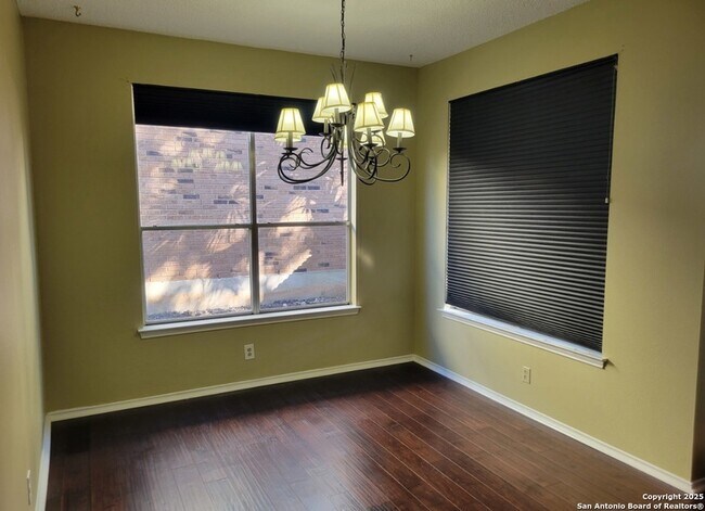 Building Photo - 5955 Heather View