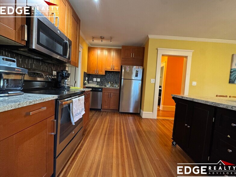 Building Photo - 131 Summer St