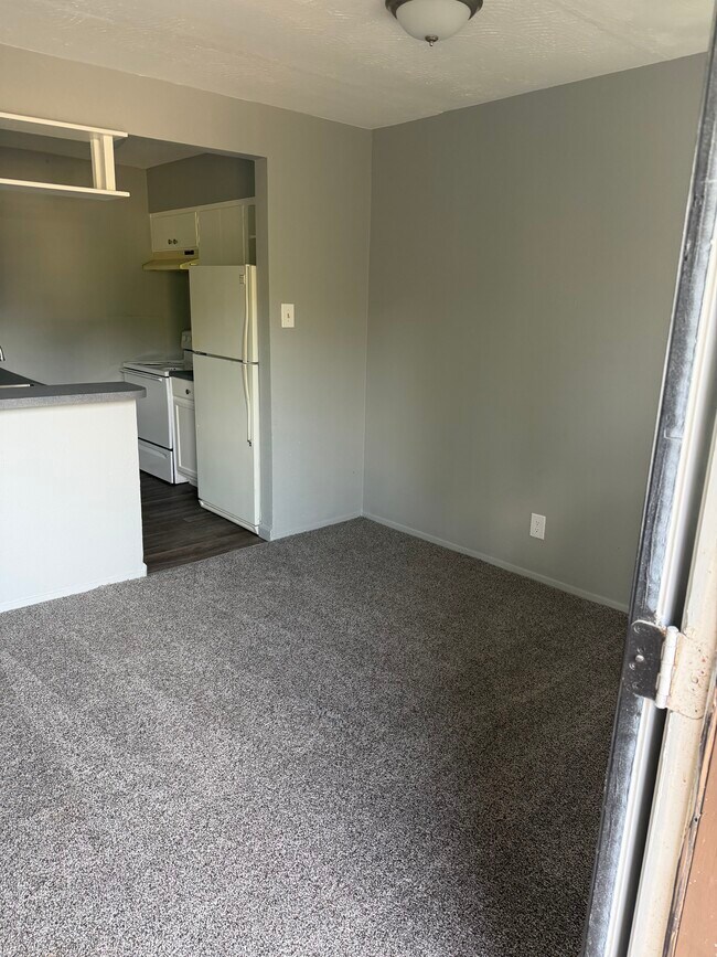 Building Photo - Pine Street Terrace