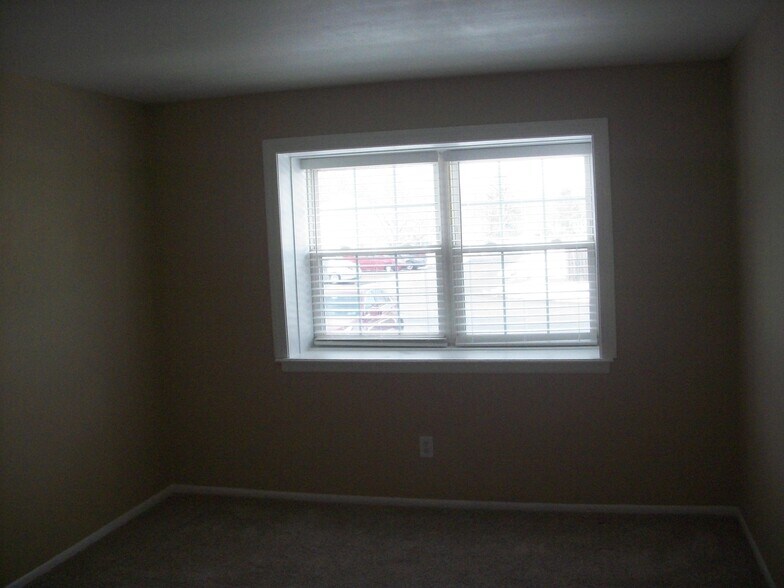 Main bedroom windows - 88 Wexford Dr