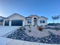 Building Photo - SPACIOUS HOME FOR RENT!