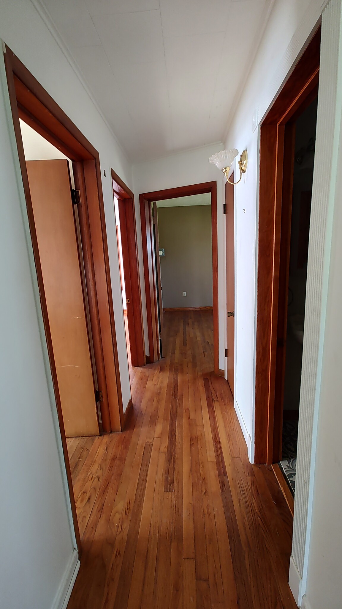 Hallway to bedrooms - 922 E Nezpique St