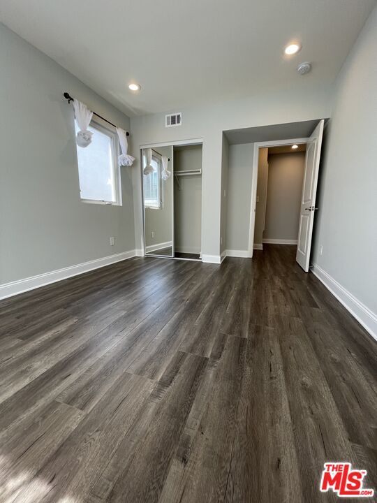 Building Photo - 4710 W Maplewood Ave