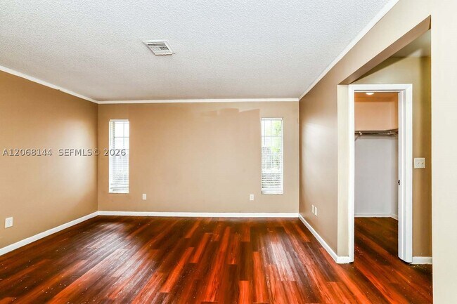 Building Photo - 1581 Wyndcliff Dr