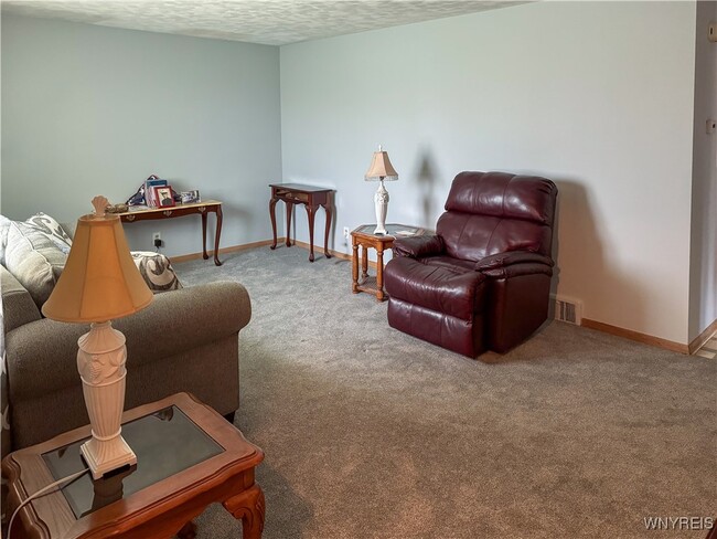 Building Photo - 25 Trudy Ln