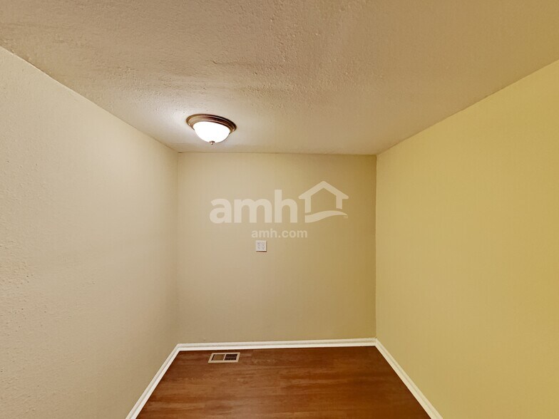 Building Photo - 394 Tumbleweed Dr
