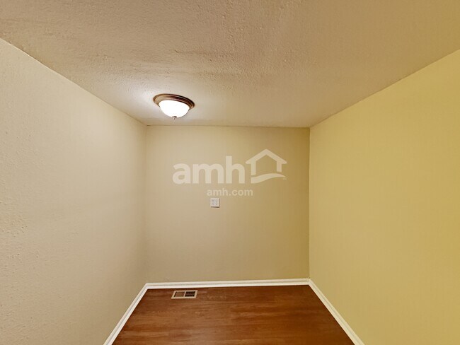 Building Photo - 394 Tumbleweed Dr