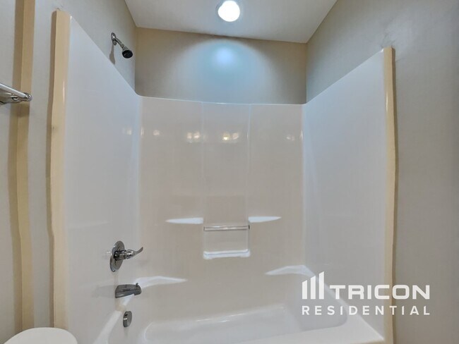 Building Photo - 456 Rolling Meadows Dr