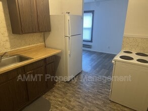 Building Photo - 145 E Main St