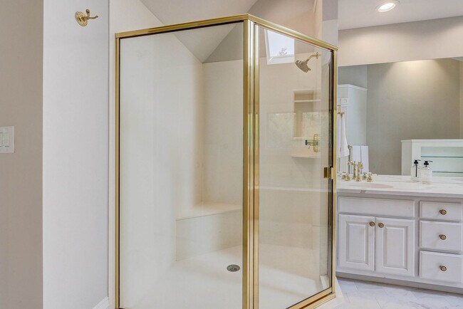 Building Photo - 2105 S Fillmore St