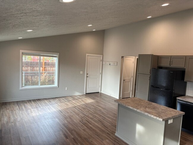 Building Photo - Charming NW Salem Home for Rent