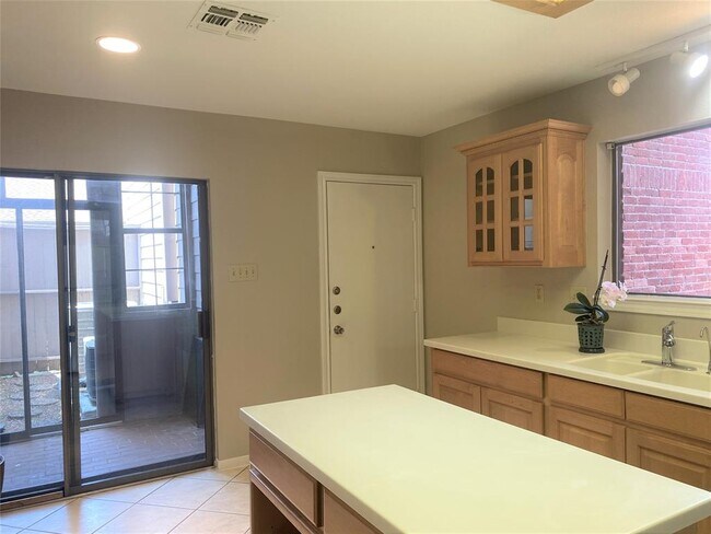 Building Photo - 7447 Cambridge St