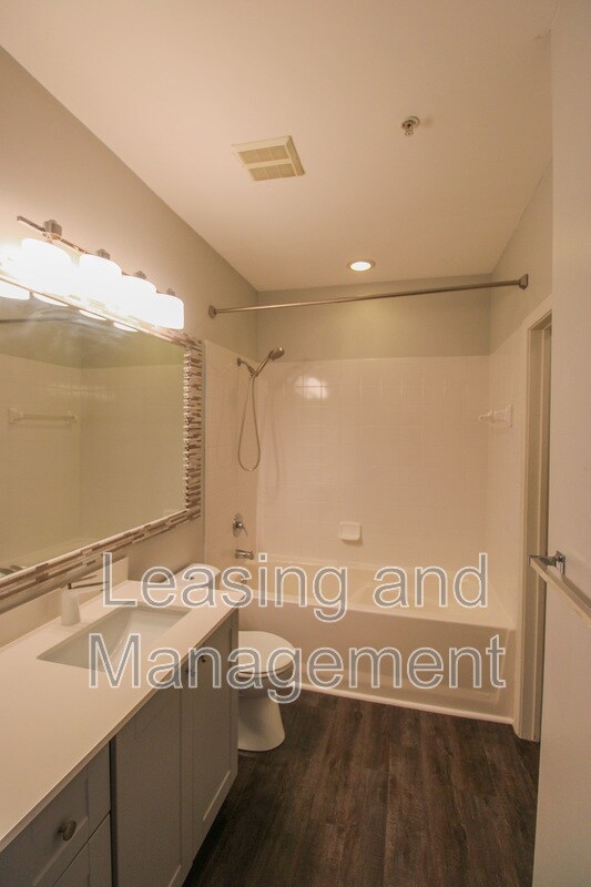 Building Photo - 600 Bucksley Ln