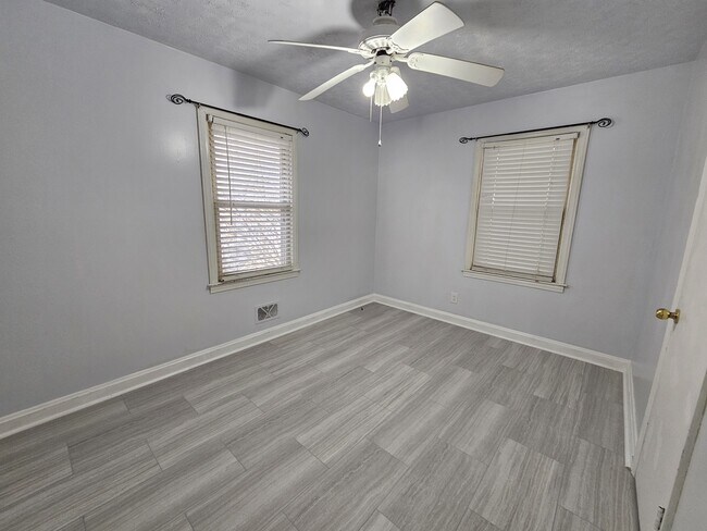 Building Photo - 3 Bristol Dr