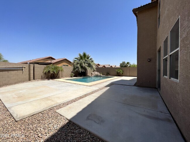 Building Photo - 46184 W Dutchman Dr