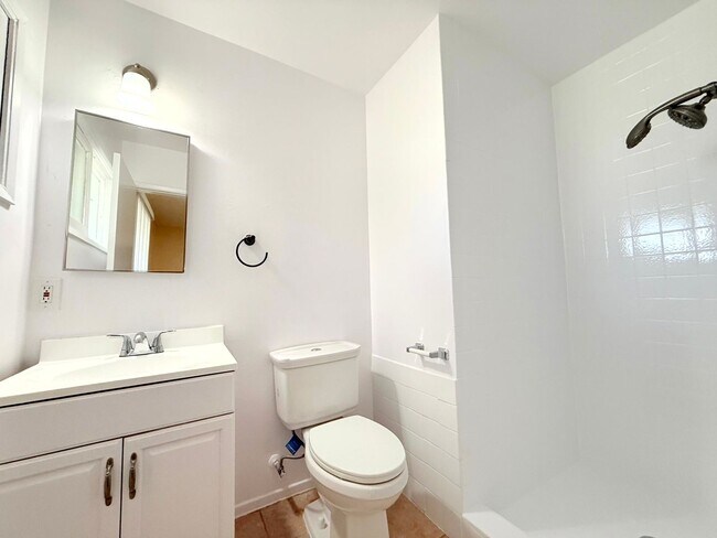 Building Photo - Beautiful Renovated Spacious 4 Bed - 2 Bath Home in West Hills