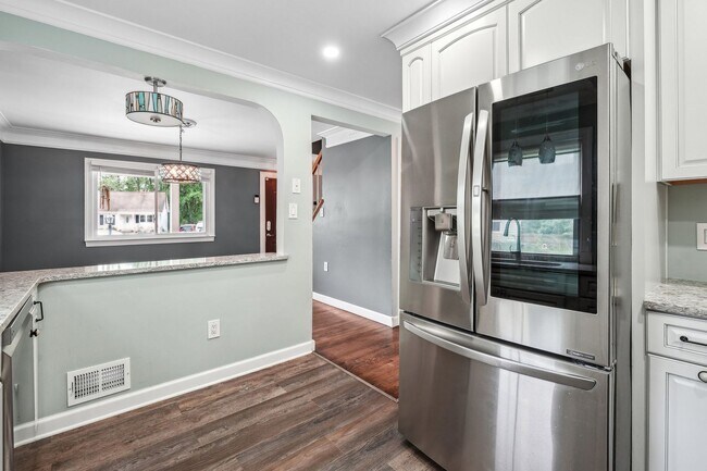 Building Photo - Adorable 4BR/3BA Cape Cod on a Generous 0.4-Acre Lot