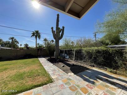 Building Photo - 2139 S La Rosa Dr