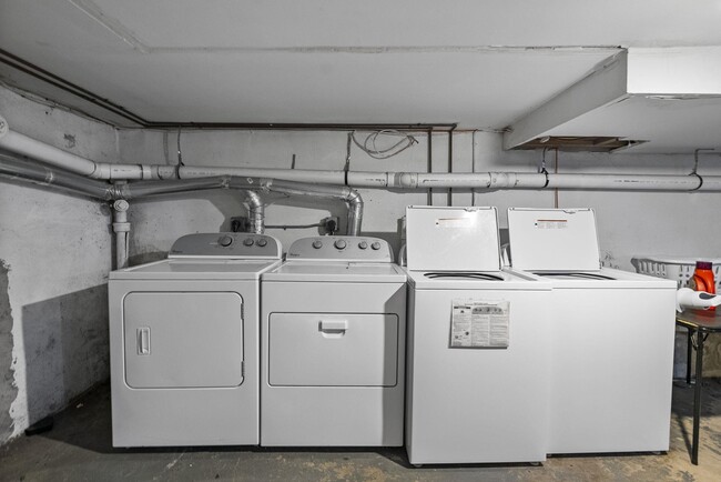 Building Photo - 258 NEW YORK Ave