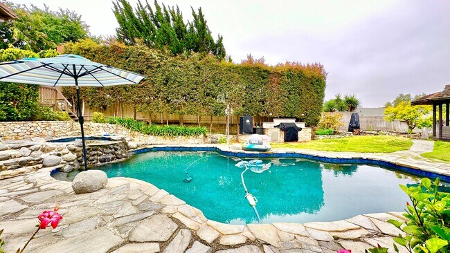 Building Photo - Spacious & Private Studio Layout Guest Hom...