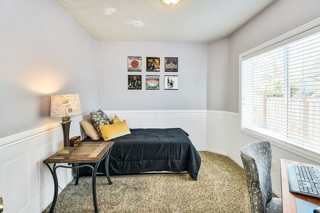 Building Photo - Bright and Airy 3 Bed, 2.5 Bath Stunning H...