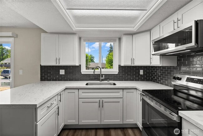 Building Photo - 502 Tullis St NE