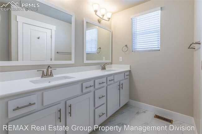 Building Photo - 3 br, 3.5 bath House - 7674 Almond Wood Lp