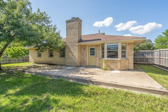 Building Photo - 2500 Quail Ridge Dr