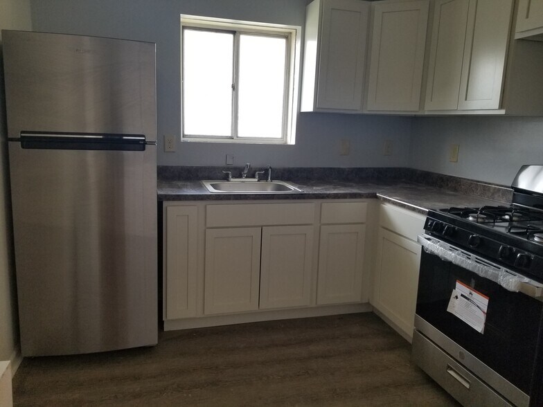 Kitchen - 3903 Corse Ave
