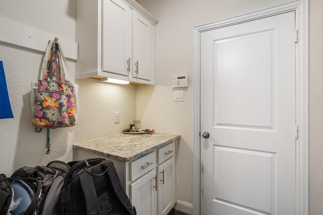 Building Photo - 8917 Wind Springs Dr