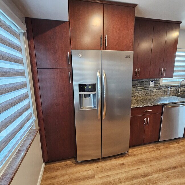Building Photo - Updated 3 Bedroom w/ Granite, updated cabinets + Stainless Appliances in Kitchen – 1.5 Bath, Semi...