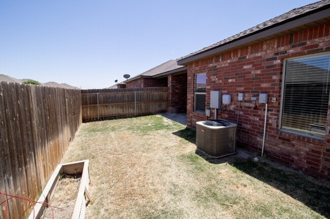 Building Photo - 2 Bedroom 2 Bathroom