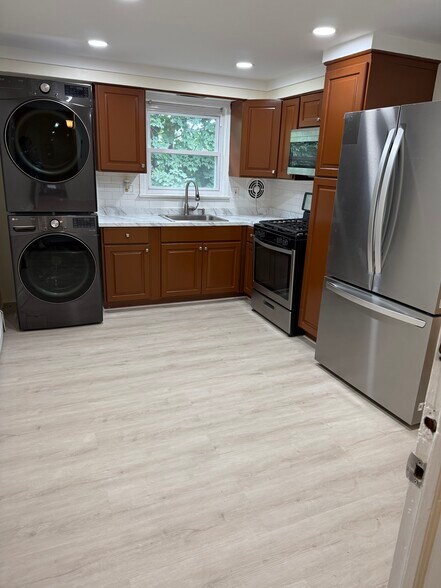 Building Photo - 77 3rd Ave
