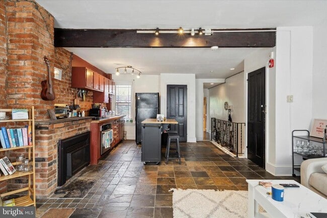 Building Photo - 3215 Hamilton St