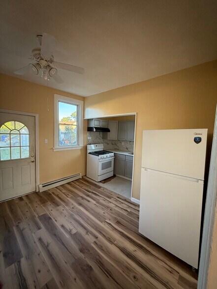 Building Photo - 860 Mineral Spring Ave
