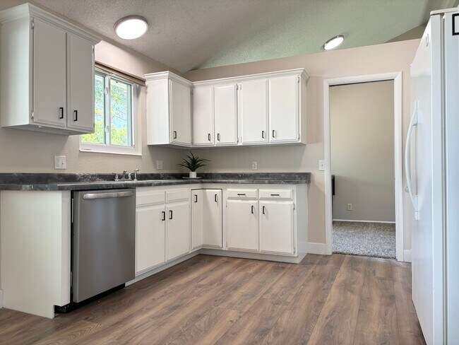 Building Photo - Mountain Views at Meadow Cove on 1/4 Acre ...