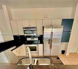 Building Photo - 16972 SW 33rd Ct