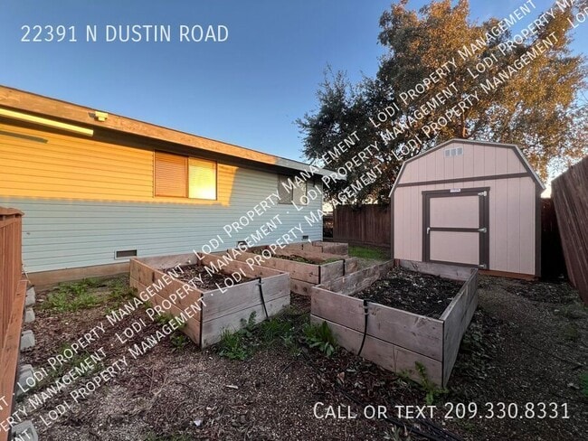 Building Photo - 22391 Dustin Rd