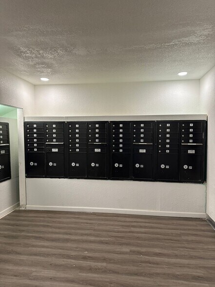 Building Photo - 2410 Rio Dr